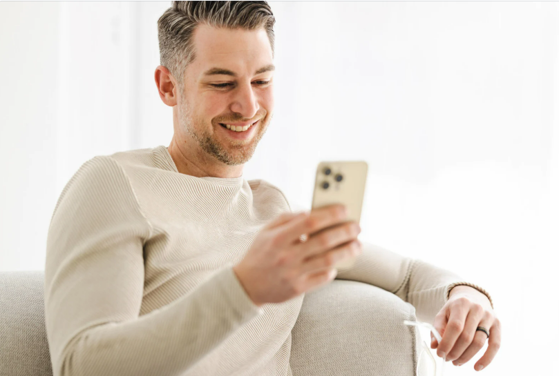 Expert-comptable aidant un client